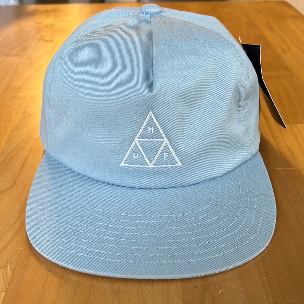 Light blue Men’s HUF flat brim hat. New with Tags.